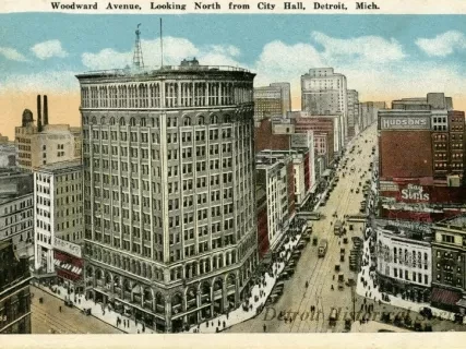 Postcard - Woodward Avenue, Looking North from City Hall, Detroit, Mich.