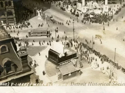 Postcard - Detroit's V-Liberty Week Scene on Campus Martius
