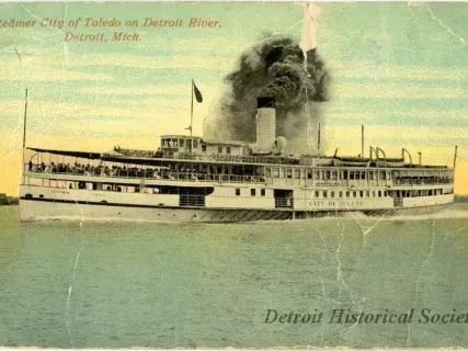 Postcard - Steamer City of Toledo on Detroit River, Detroit, Mich. - Steamer City of Toledo on Detroit River