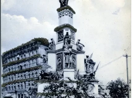 Postcard - Soldiers Monument, Detroit, Mich.