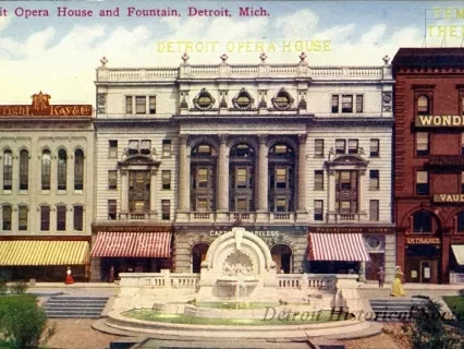 Postcard - Detroit Opera House and Fountain, Detroit, Mich.