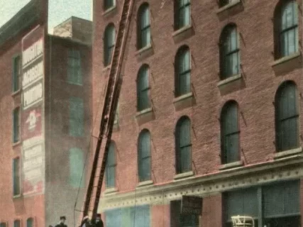 Postcard - New Fire Truck in action, Detroit, Mich.