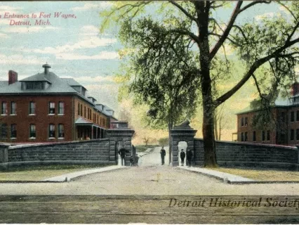 Postcard - Main Entrance to Fort Wayne, Detroit, Mich.