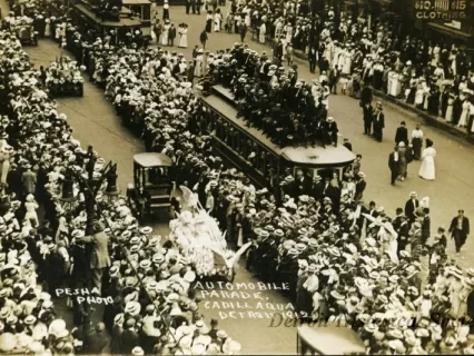 Postcard - Automobile Parade, Cadillaqua, Detroit, 1912.