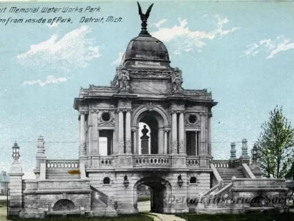 Postcard - Hurlbut Memorial Water Works Park, taken from inside of Park, Detroit, Mich.