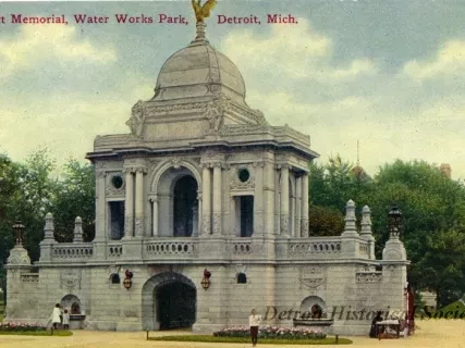 Postcard - Hurlbut Memorial, Water Works Park, Detroit, Mich.