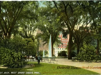 Postcard - Detroit, Mich., WestGrand Circus Park