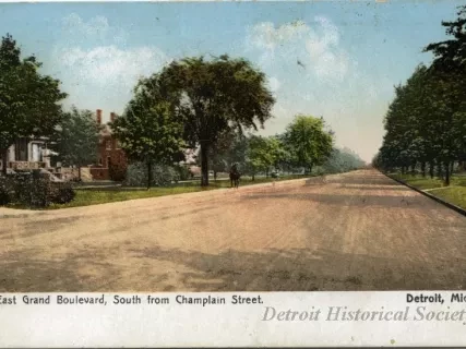 Postcard - East Grand Boulevard, South from Champlain Street. Detroit, Mich.