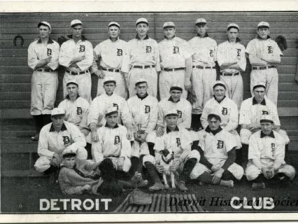 Postcard - Detroit Club