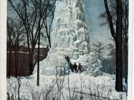 Postcard - Ice Fountain, Washington Boulevard, Detroit, Mich.