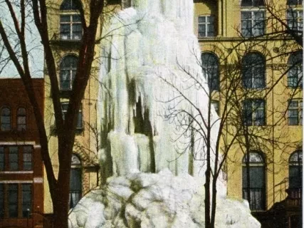 Postcard - Ice Fountain, Washington Park, Detroit, Mich.