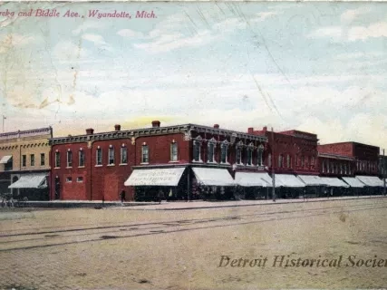 Postcard - Eureka and Ave., Wyandotte, Mich.