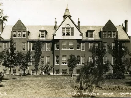 Postcard - Near Wayne, Mich