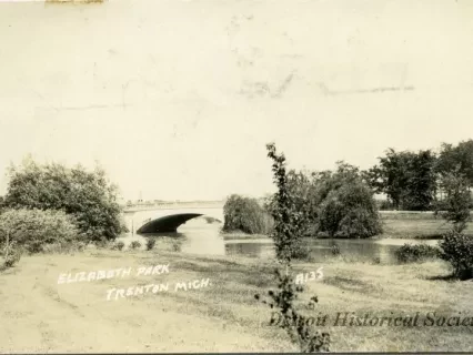 Postcard - Elizabeth Park, Trenton, Mich.
