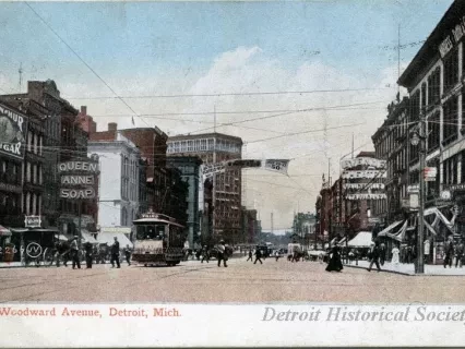 Postcard - Woodward Avenue, Detroit, Mich.