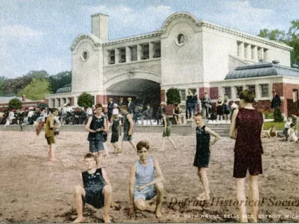 Postcard - Bath House, Belle Isle, Detroit, Mich.