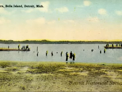 Postcard - Bathers, Belle Isle, Detroit, Mich.