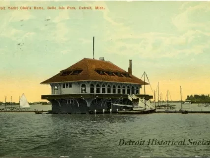 Postcard - Detroit Yacht Club's Home, Belle Isle Park, Detroit, Mich.