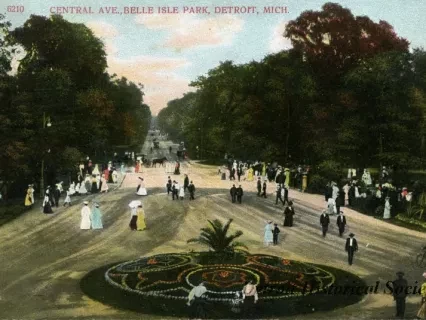 Postcard - Central Avenue, Belle Isle Park, Detroit, Mich.