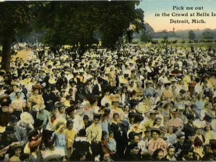 Postcard - Pick me out in the Crowd at Belle Isle, Detroit, Mich.