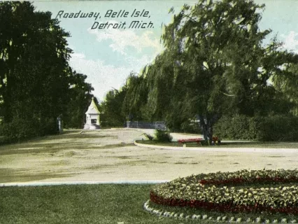 Postcard - Roadway, Belle Isle, Detroit, Mich.