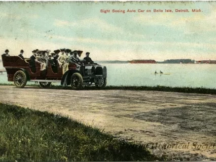 Postcard - Sight Seeing Auto Car on Belle Isle, Detroit, Mich.