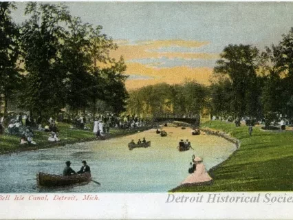 Postcard - Belle Isle Canal, Detroit, Mich.