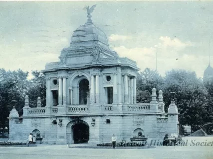 Postcard - Detroit, Mich., Hurlbut Memorial, Water Works Park.