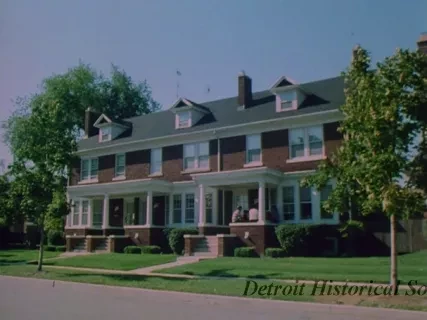 Film, Motion Picture - Neighborhoods
Sync Pic + Trk #1
"Neighborhoods"
1- Original & Workprint
Soccer, Eastern Market, Corktown House moving, New Center Trivia Game