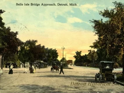 Postcard - Belle Isle Bridge Approach, Detroit, Mich.