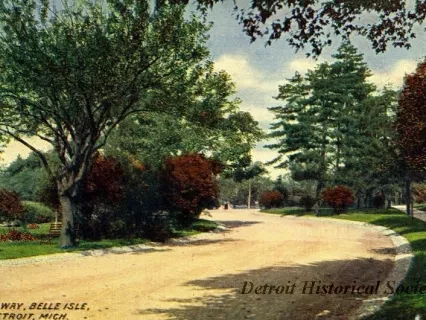 Postcard - Drive Way, Belle Isle, Detroit, Mich.