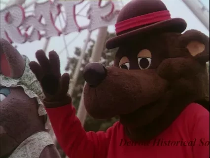 Film, Motion Picture - W.O. 32072 The II Boblo Dailies.  2.  Entertainment C.U. Bea[]