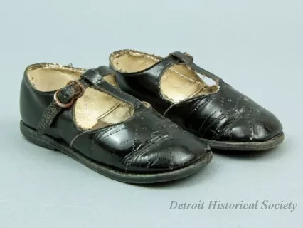 Shoe
