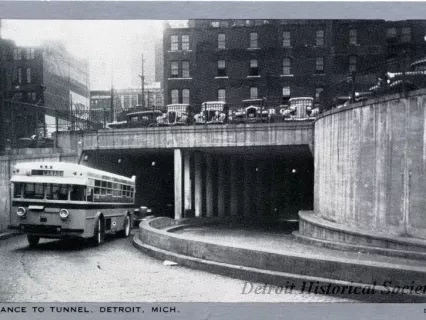 Postcard - Entrance to Tunnel, Detroit, Mich.
