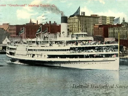 Postcard - Steamer "Greyhound" leaving Toledo, O.
