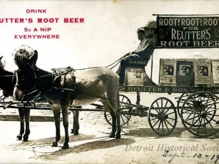 Postcard - Drink Reutter's Root Beer
5¢ A Nip Everywhere