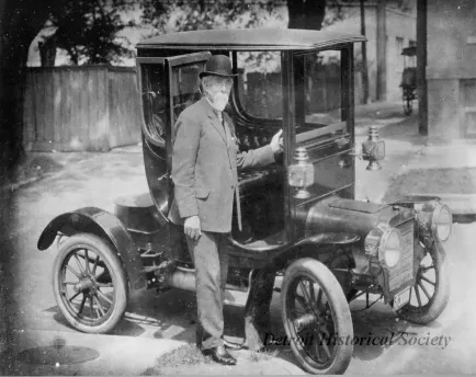 Automobile - 1905 Henry Leland's Cadillac "Osceola" - Henry Leland with Osceola c. 1