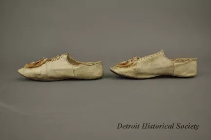 Shoe