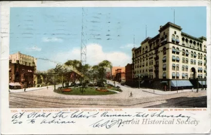 Postcard - Washington Boulevard and Hotel Cadillac, Detroit, Mich.