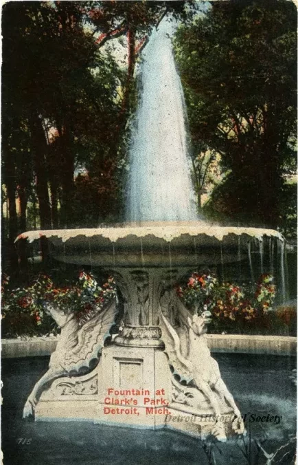 Postcard - Fountain at Clark's Park, Detroit, Mich.