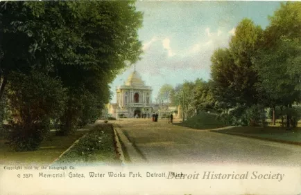 Postcard - Memorial Gates, Water Works Park, Detroit, Mich.