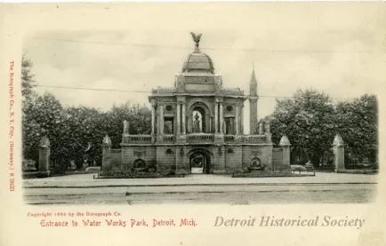 Postcard - Entrance to Water Works Park, Detroit, Mich