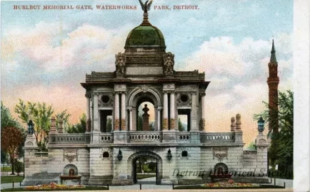 Postcard - Hurlbut Memorial Gate, Waterworks Park, Detroit, Mich.