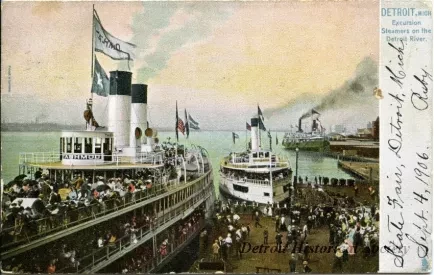 Postcard - Detroit, Mich. Excursion Steamers on the Detroit River.