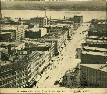Postcard - Woodward Ave. (Looking South) Detroit, Mich.