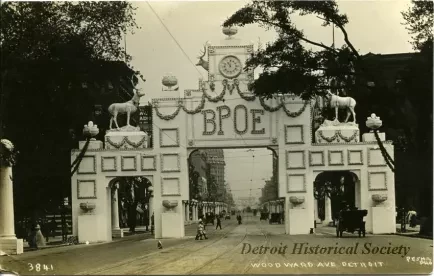 Postcard - Woodward Ave Detroit