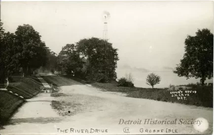 Postcard - The River Drive, Grosse Isle