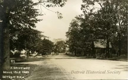 Postcard - A Driveway, Belle Isle Park, Detroit, Mich.