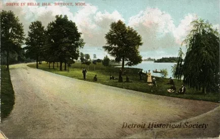 Postcard - Drive in Belle Isle, Detroit, Mich.