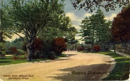 Postcard - Drive Way, Belle Isle, Detroit, Mich.